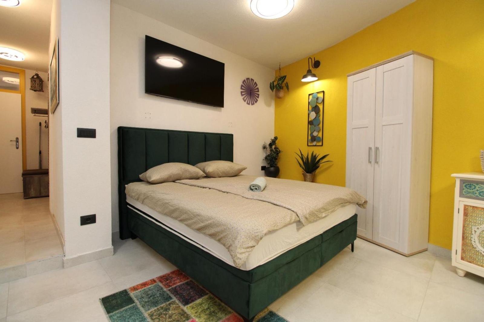 Apartman Paulina Ровин Екстериор снимка